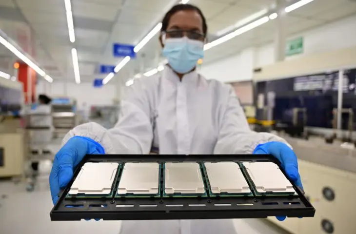 Intel buys tools to regain lead in chip production