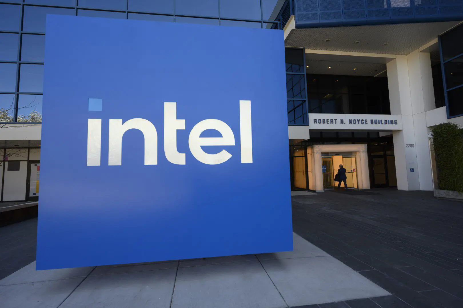 WSJ: ‘Qualcomm may want to acquire Intel’