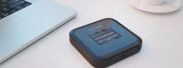 Netgear Nighthawk M3 EMEA Table Zoomed HR