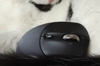 HP 700 Rechargeable Wireless Mouse Review: why Charge?