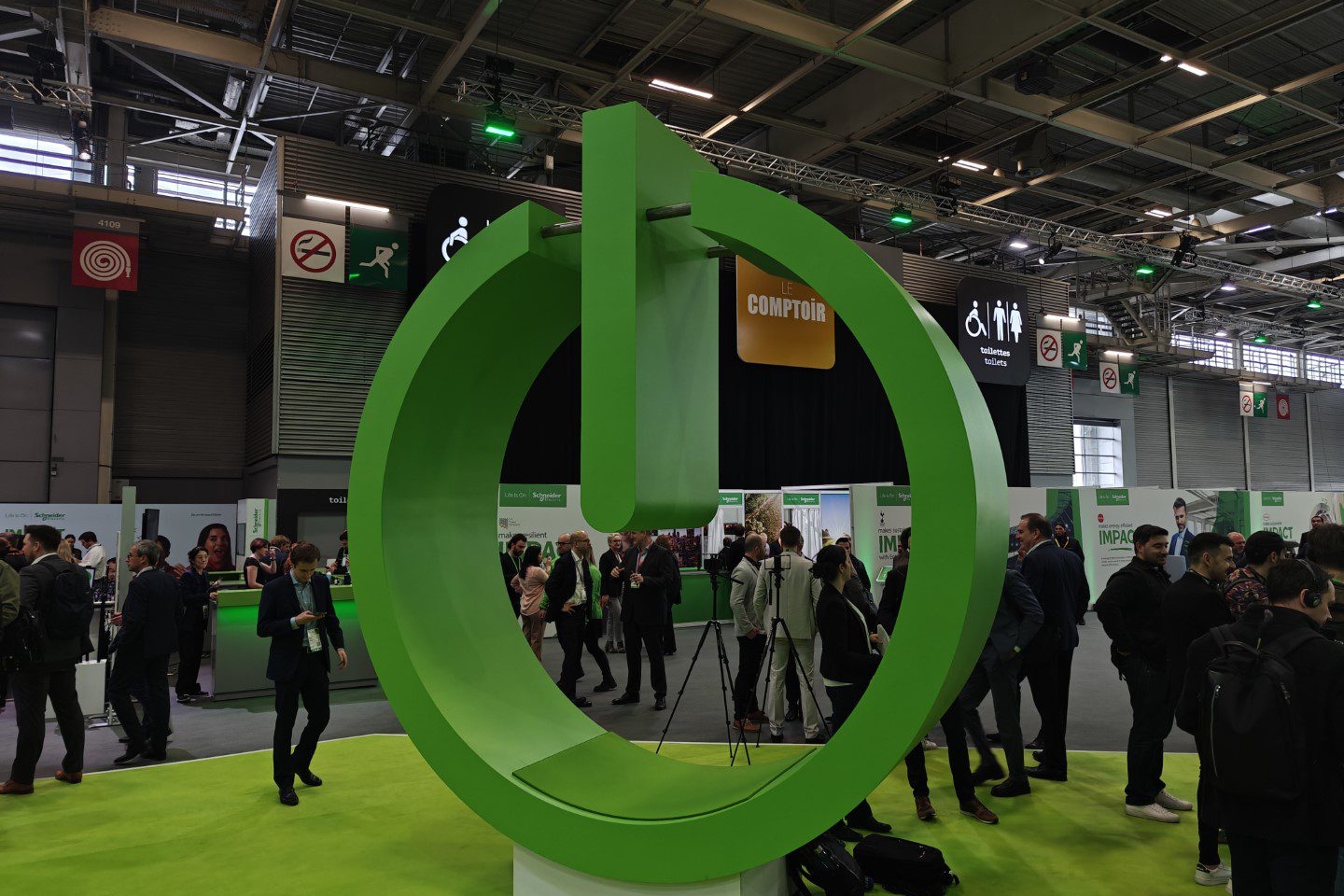 Schneider Electric launches reference designs for AI data centers with Nvidia Blackwell