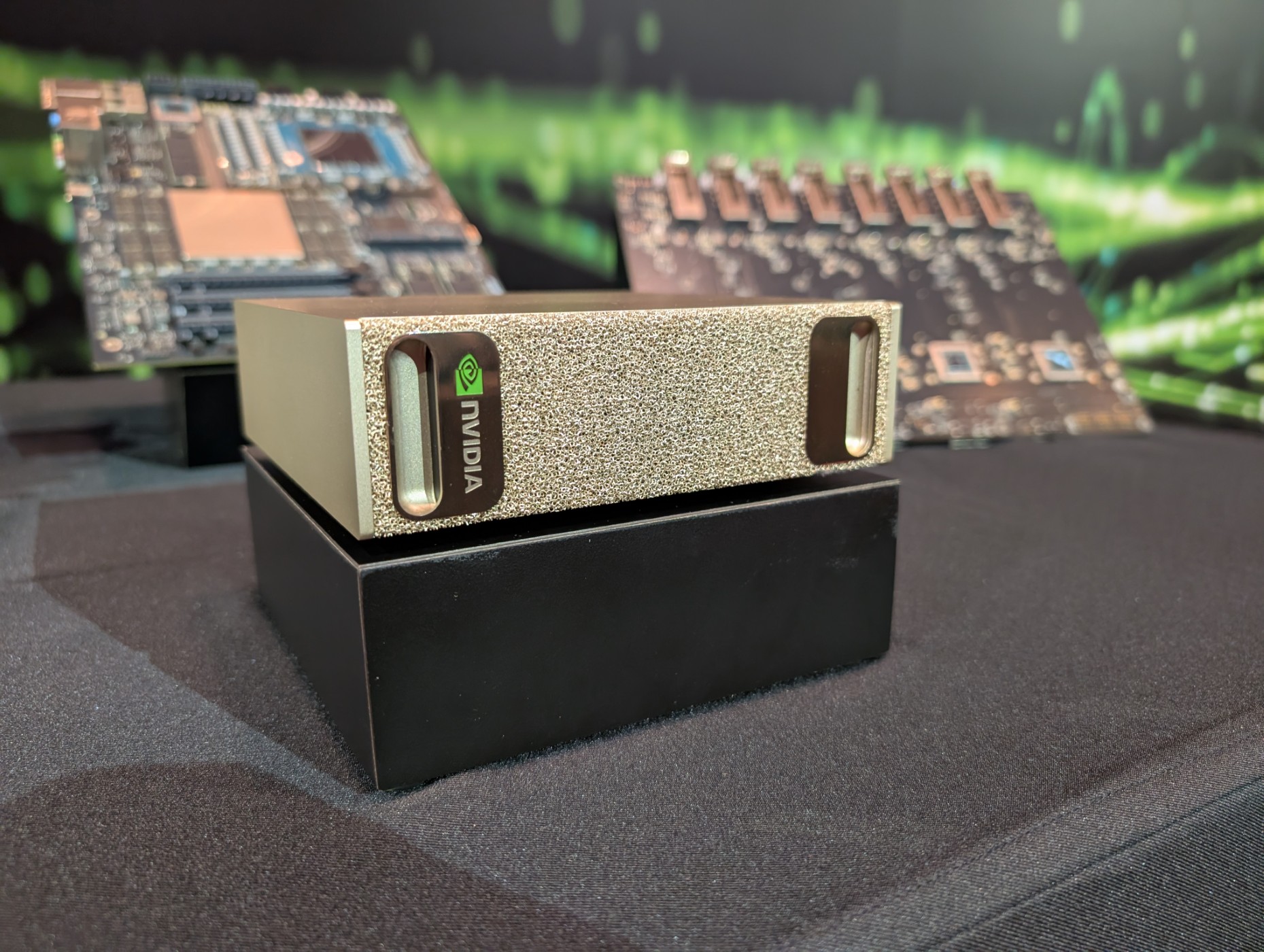 NVIDIA DGX Spark 桌面 AI 超算